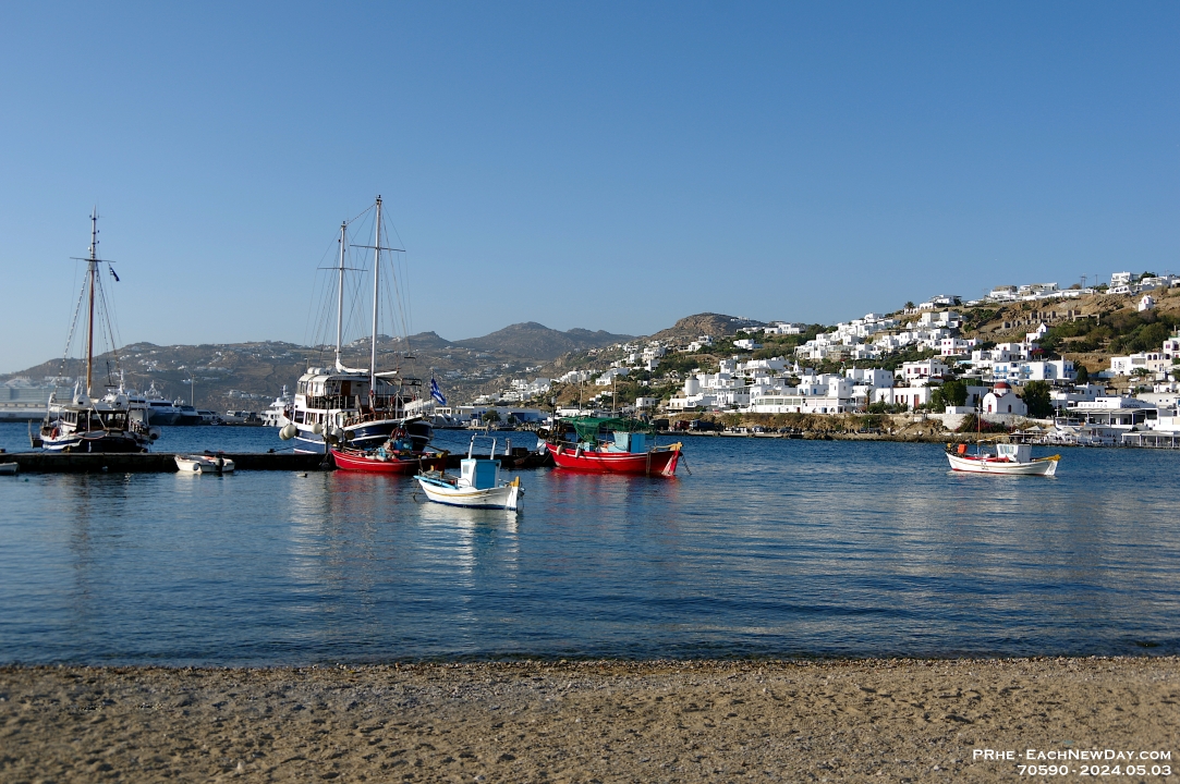 70590ReLeUsm - Footsteps of Paul - An evening on Mykonos